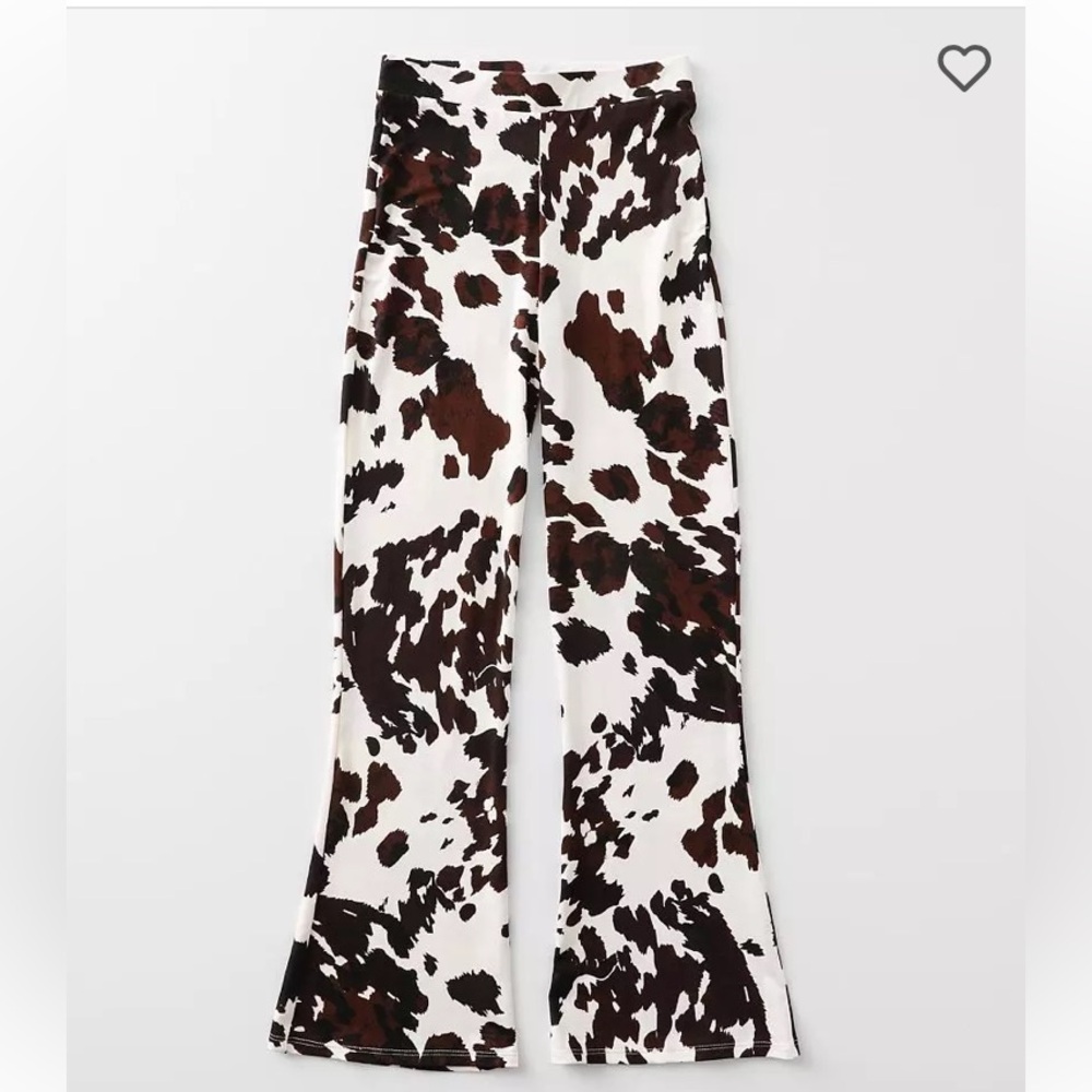 Daytrip youth cow print knit stretch pants. Size XL.  14-16  sold by Buckle.